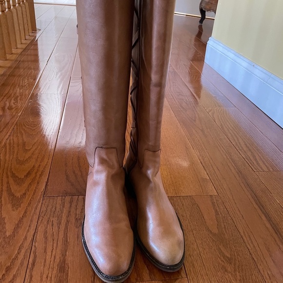 BCBG boot - Picture 3 of 5